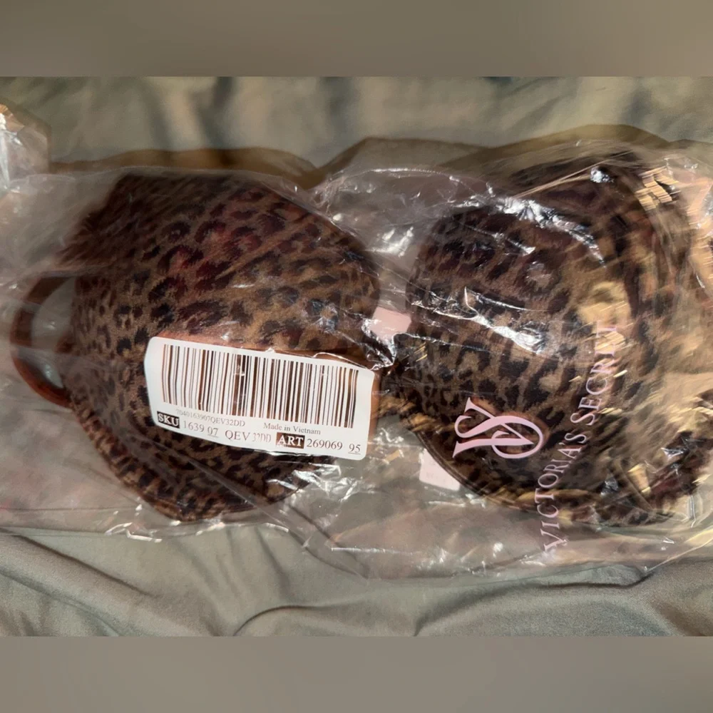 Victoria's Secret Leopard Print Face Mask